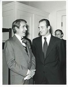 King Juan Carlos of Spain talking with an unidentified man., 1976-06-06