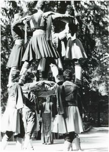 Group of people posing for a picture during the House delegation trip. August 1975, 1975-08-04