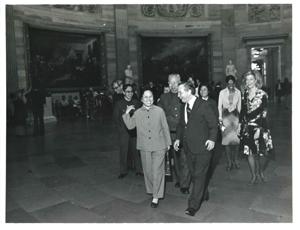 Carl Albert, Loise Butler, Helen Newman Tuttle, and others walking at the luncheon in the Speaker&#39;s Dining Room for Huang Chen on October 9, 1975, 1975-10-09