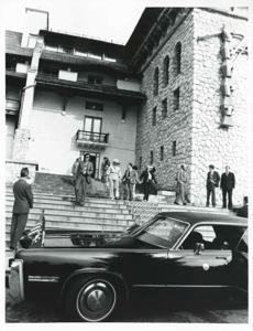 Carl Albert standing with several people outside a building during the House delegation trip. August 1975, 1975-08-04