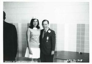 Carl Albert at the dedication of the housing projects at Tishomingo. June 1971, 1971-06-01