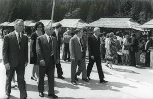 Carl Albert walking down a street with several others during the House delegation trip to USSR, Romania, Yugoslavia. August 1975, 1975-08-04