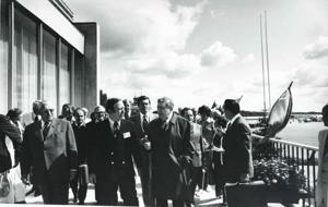 Large group of people standing outside a building in Russia. House delegation trip. August 1975, 1975-08-04