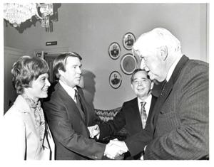 Carl Albert, Thomas P. O&#39;Neill, Wes Watkins, John J. McFall, John Brademas, Lou Watkins, and an unknown woman. September 1976, 1976-09-01